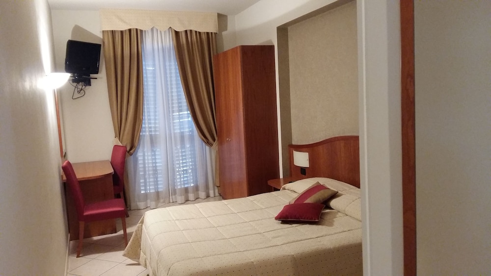 Hotel Cavour Asti 6/16