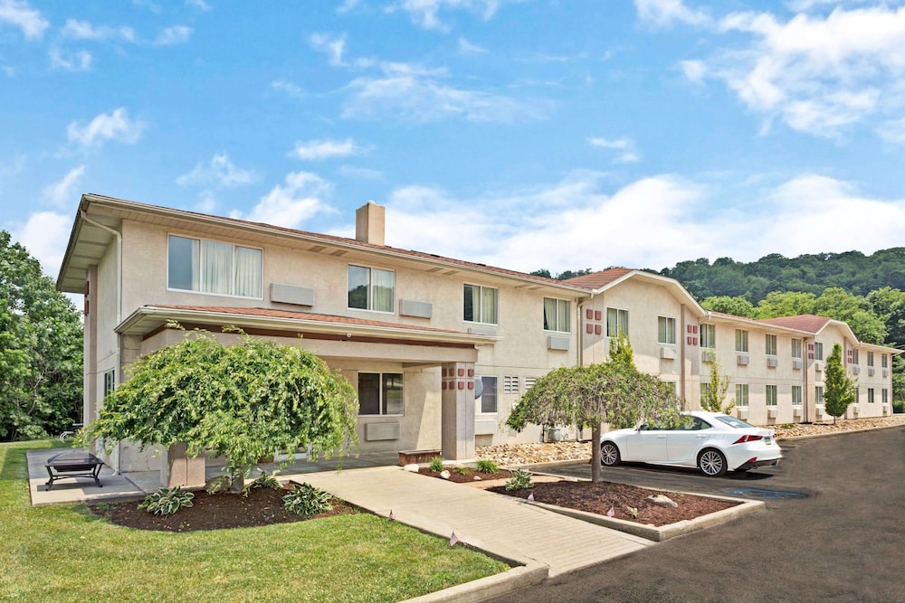 Super 8 by Wyndham Canonsburg/Pittsburgh Area 34/40