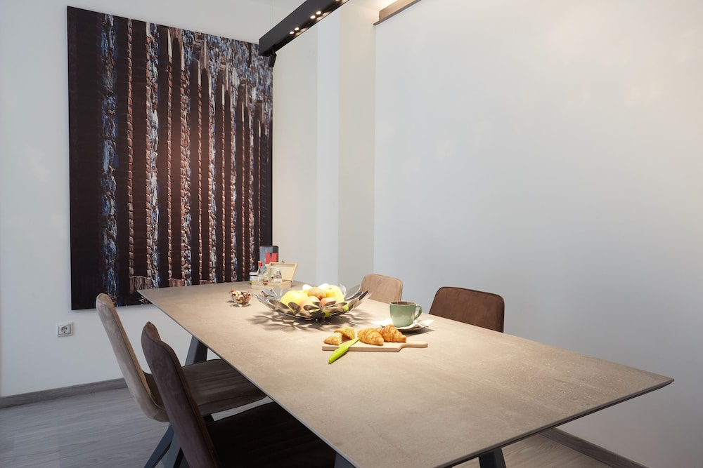 Athenian Residences 38/50