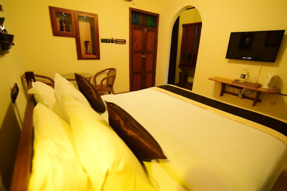 KOVALAM BEACH HOTEL 15/36