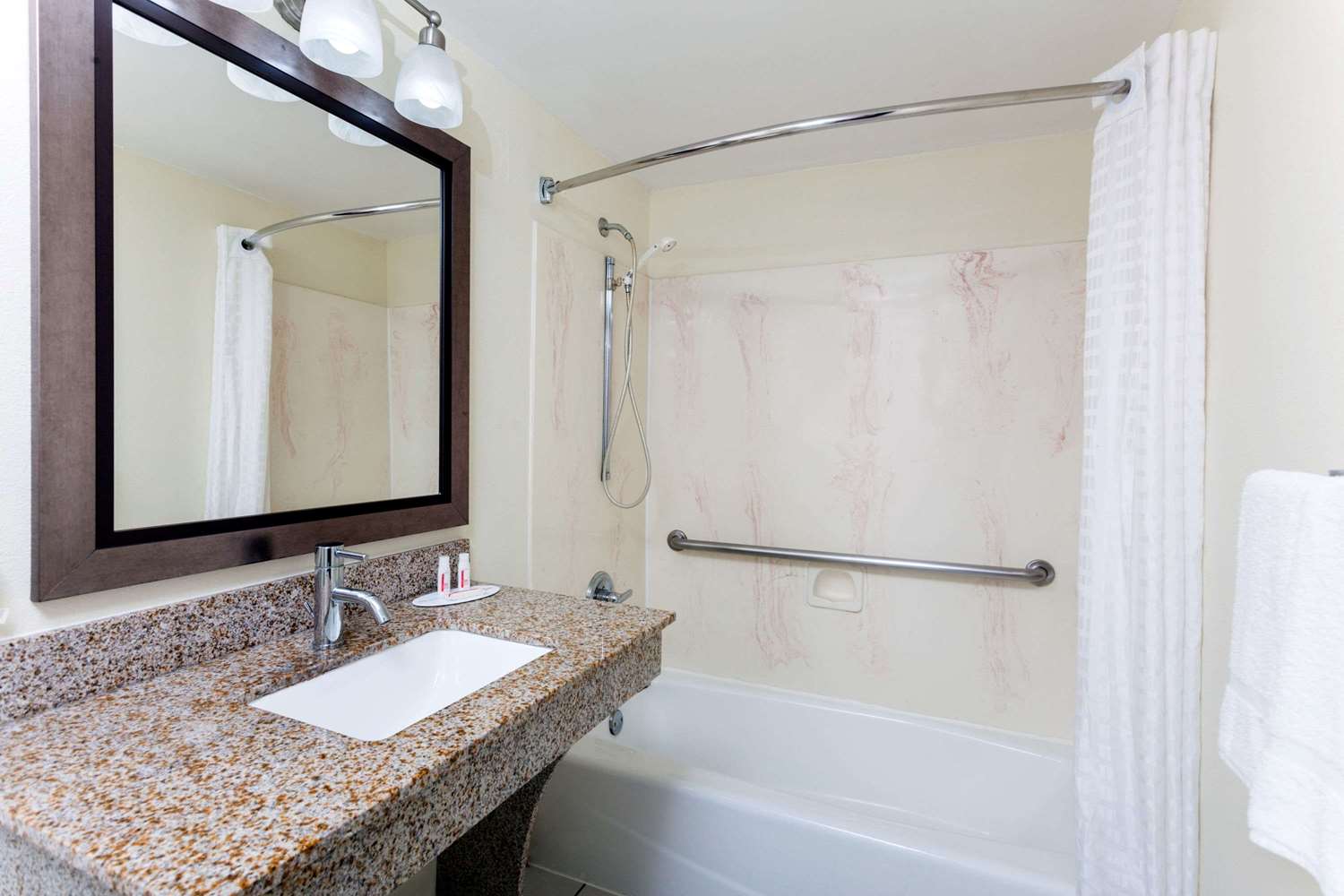 Super 8 By Wyndham Decatur Dntn Atlanta Area 8/9