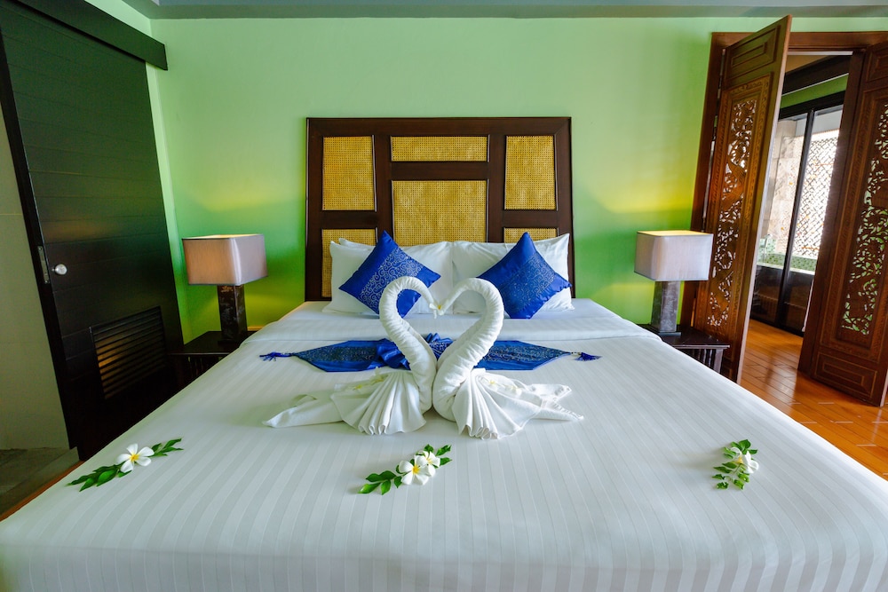 Maya, Suite, Double Bed, Pool View, Sofa, Pool Access