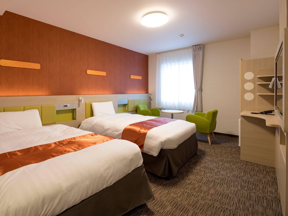 ROOM, TWIN BEDS