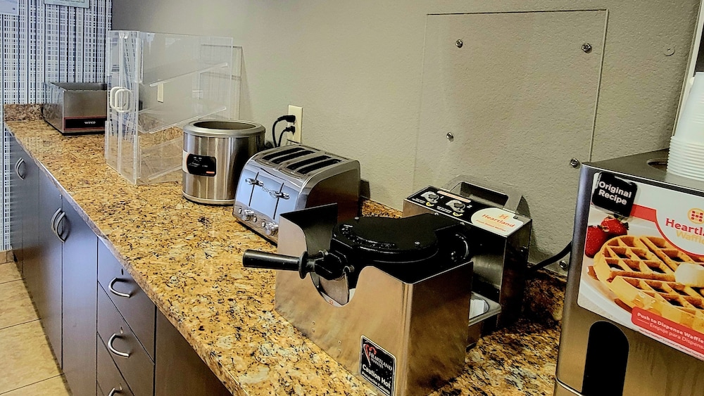 Microtel Inn Council Bluffs 45/50
