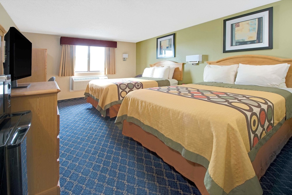 Super 8 by Wyndham St. Clair 10/19