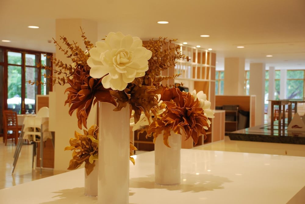 Hotel Los Robles 25/33