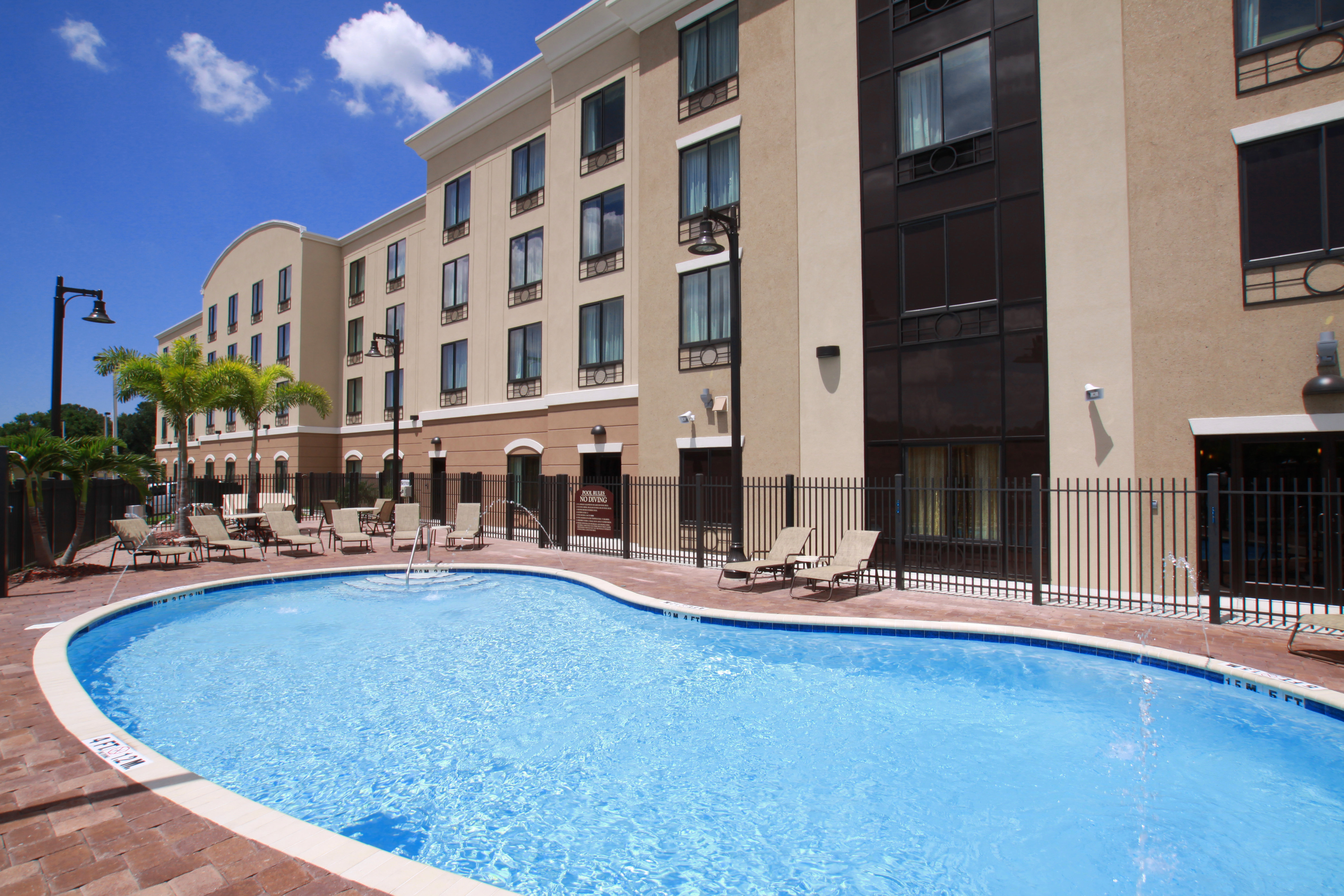 Holiday Inn Express Hotel Suites Tampa Usf Busch Gardens 6/70