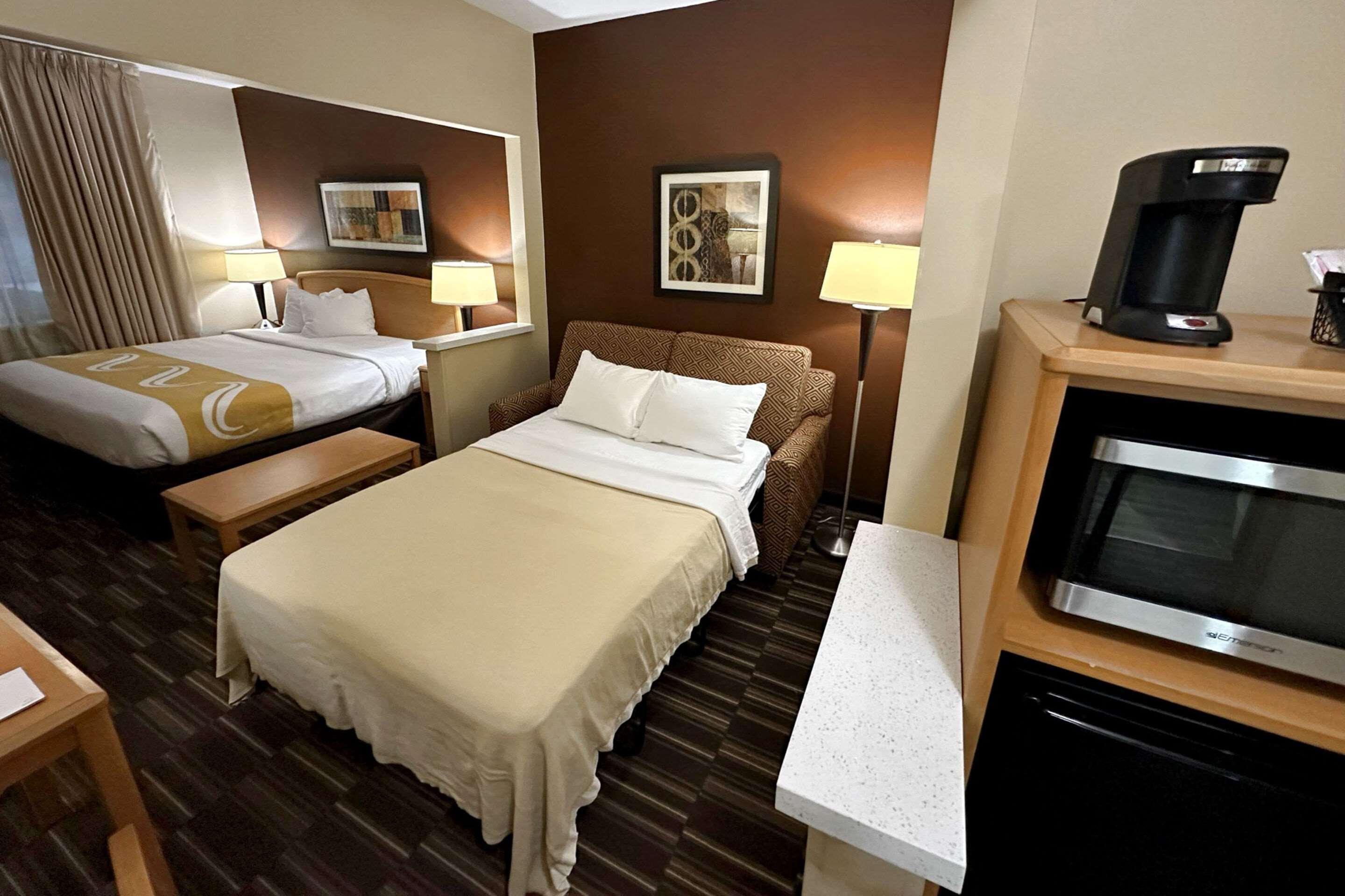 SUITE, KING BED