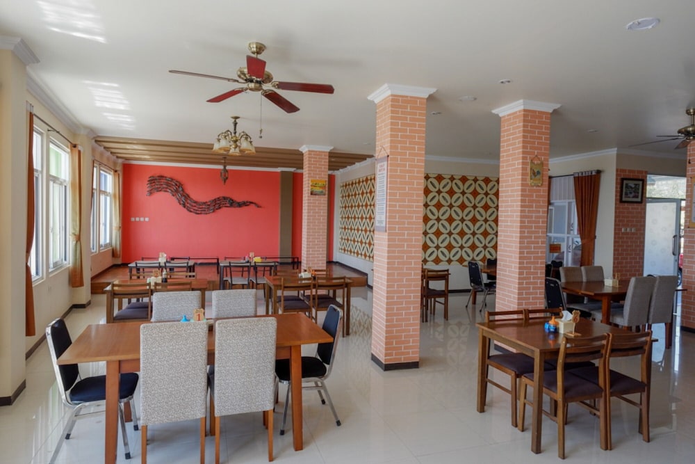 RedDoorz Plus Syariah @ Hotel Boulevard Luwuk 31/46