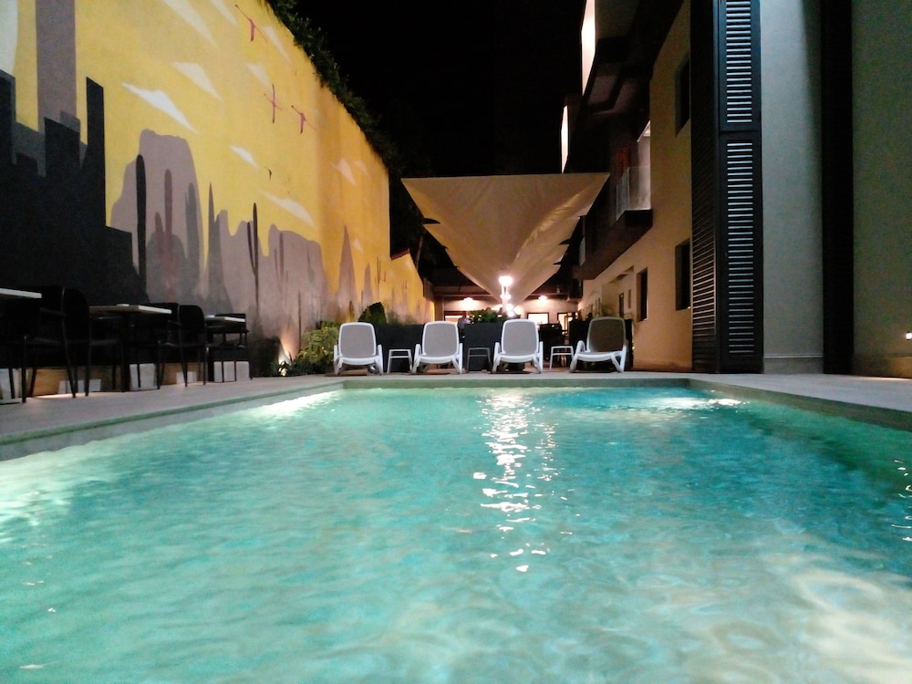 Hotel Silver Moon CI 67/68