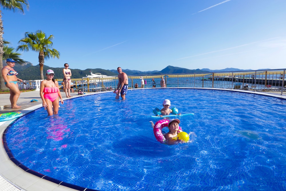 Fortezza Beach Resort 40/70