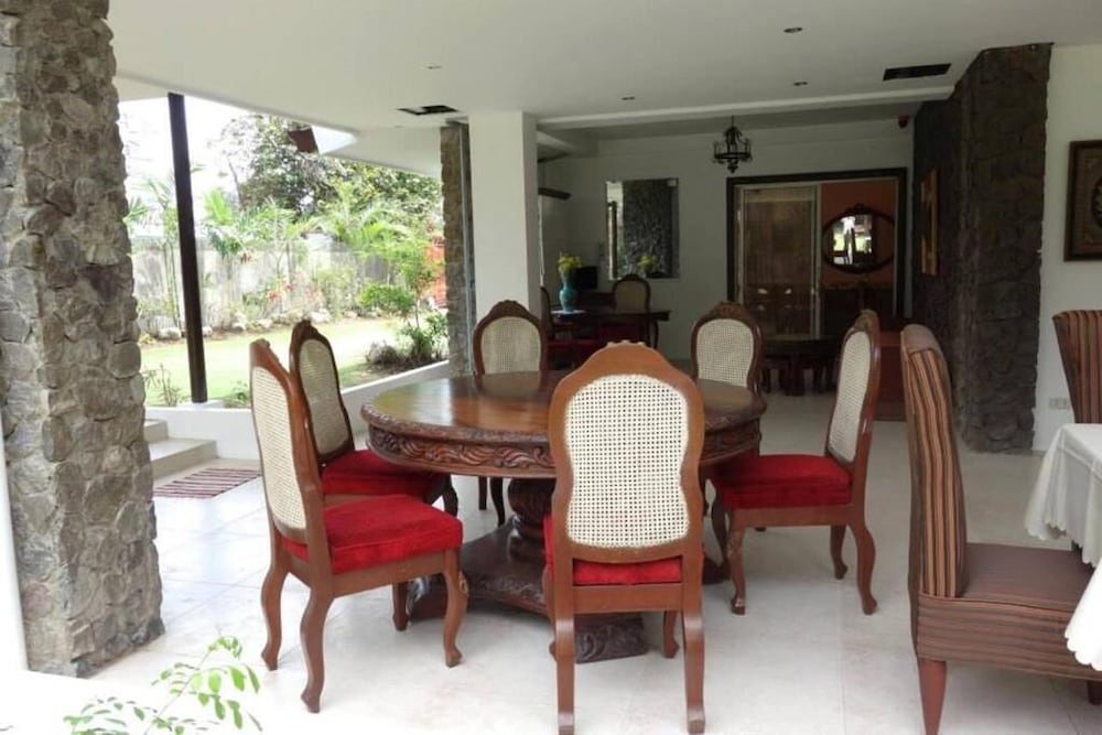 The Big House A Heritage Home 25/33