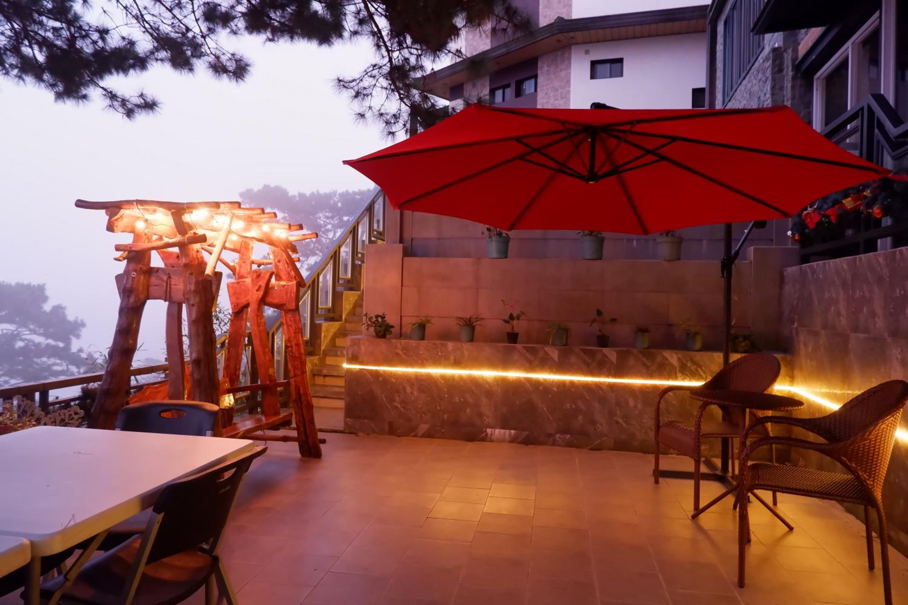 OYO 492 Sunset View Ridge Residences 45/50