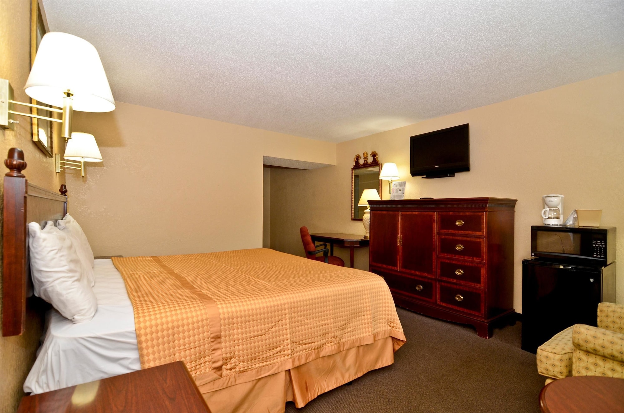 غرفة بسرير كوين، Americas Best Value Inn Smithfield 3/4