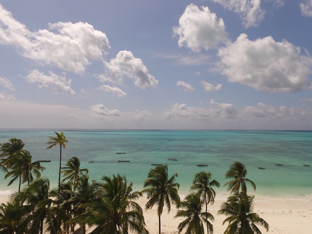 The Loop Beach Resort 60/72