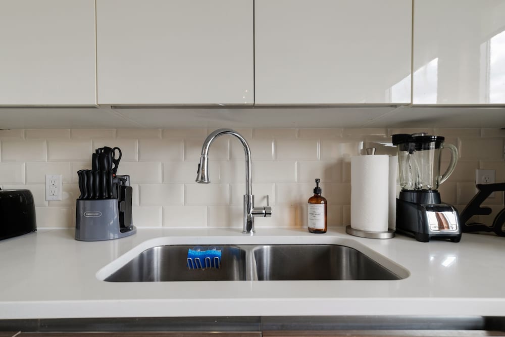 شقة سوبيريور بسريرين كوين بإطلالة على المدينة بغرفتي نوم مع أريكة، Luxury Downtown Dallas Stay by Amyfinehouse 8/8