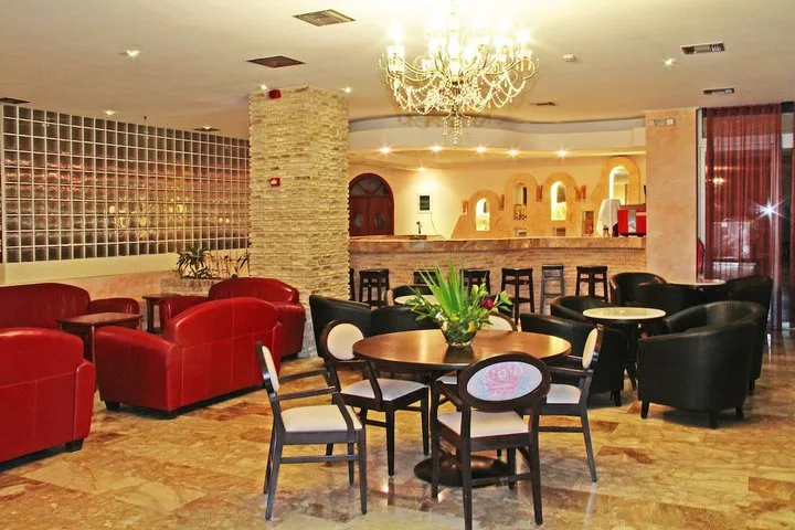ROSELANDS HOTEL BUNGALOWS 18/43