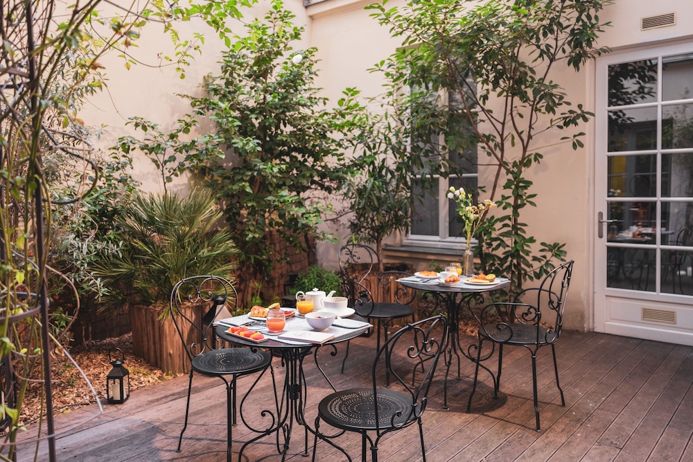 Hotel Le Petit Paris 52/63