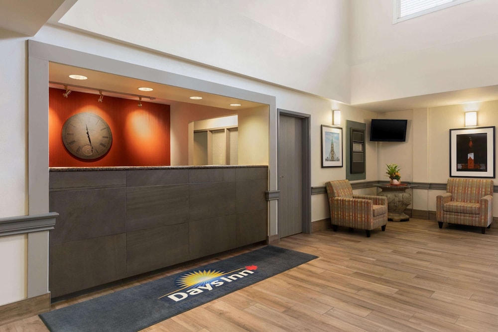 Days Inn by Wyndham Ottawa Airport 12/48