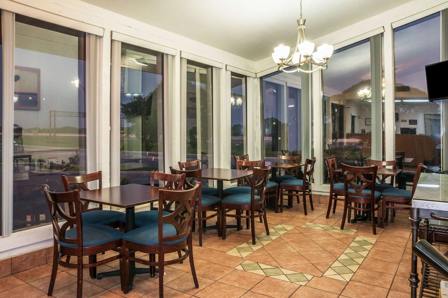 Super 8 by Wyndham San Marcos 7/11