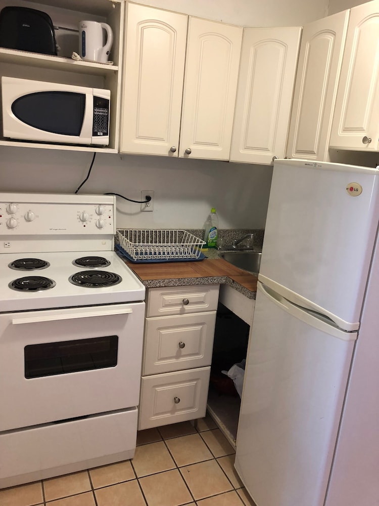Toronto Furnished Living 35/52