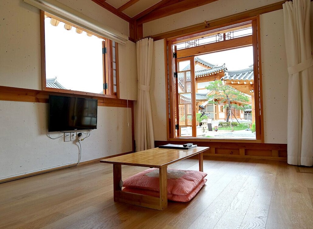 Gyeongju Hwangnamkwan Hanok Hotel 30/40