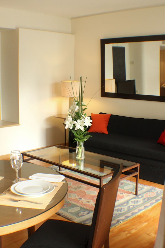 ART SUITES 27/51