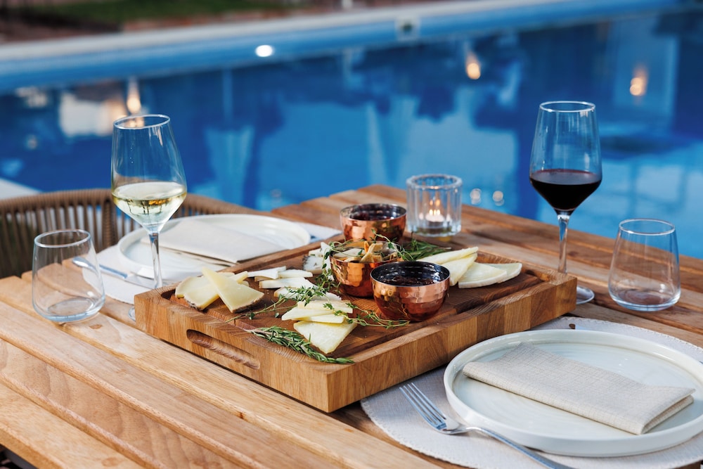 THE SUITES AT SAN ROQUE CLUB 36/50