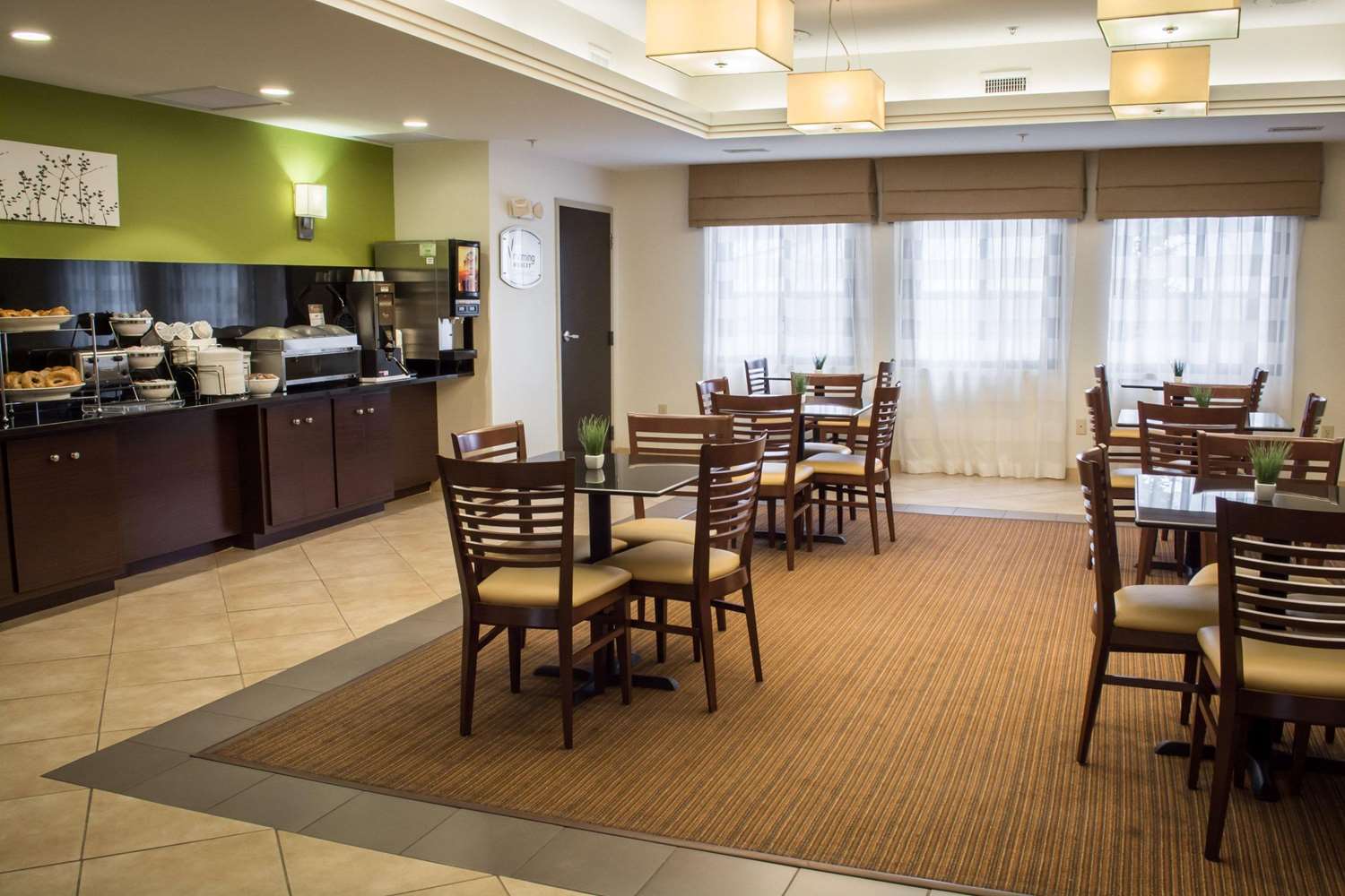 Sleep Inn & Suites Harbour Pointe VA 15/20