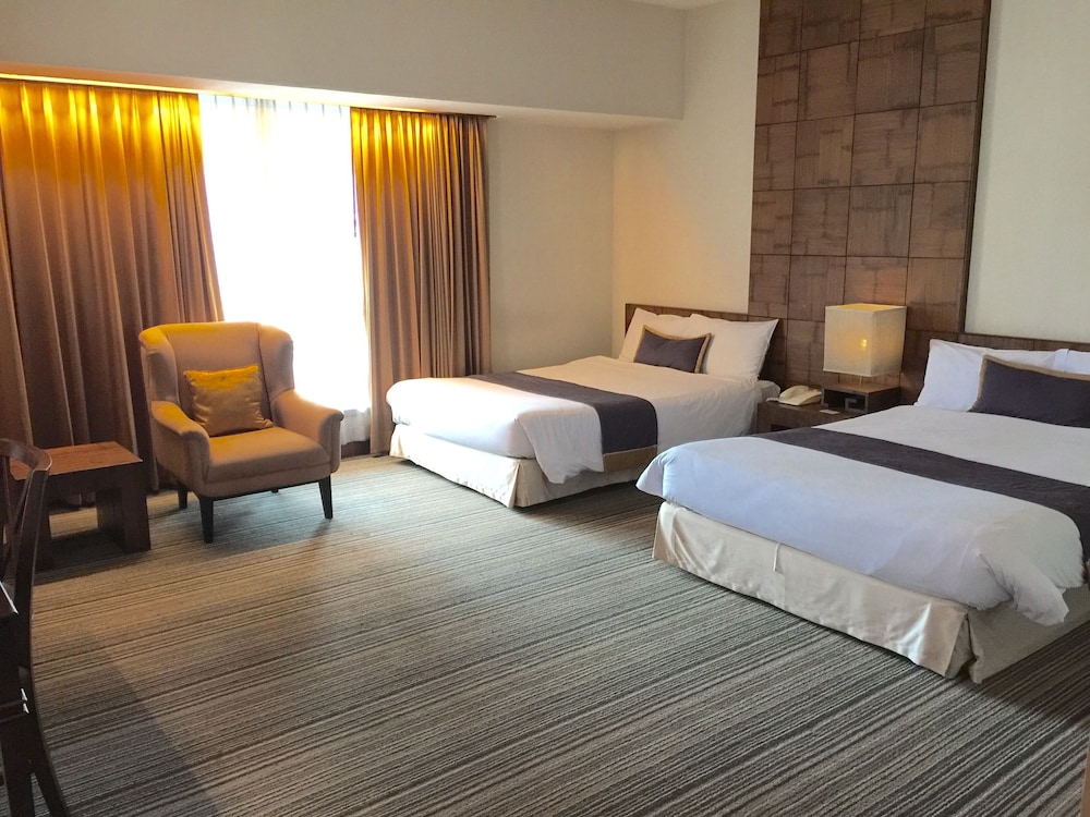 Indra Regent Hotel 28/82