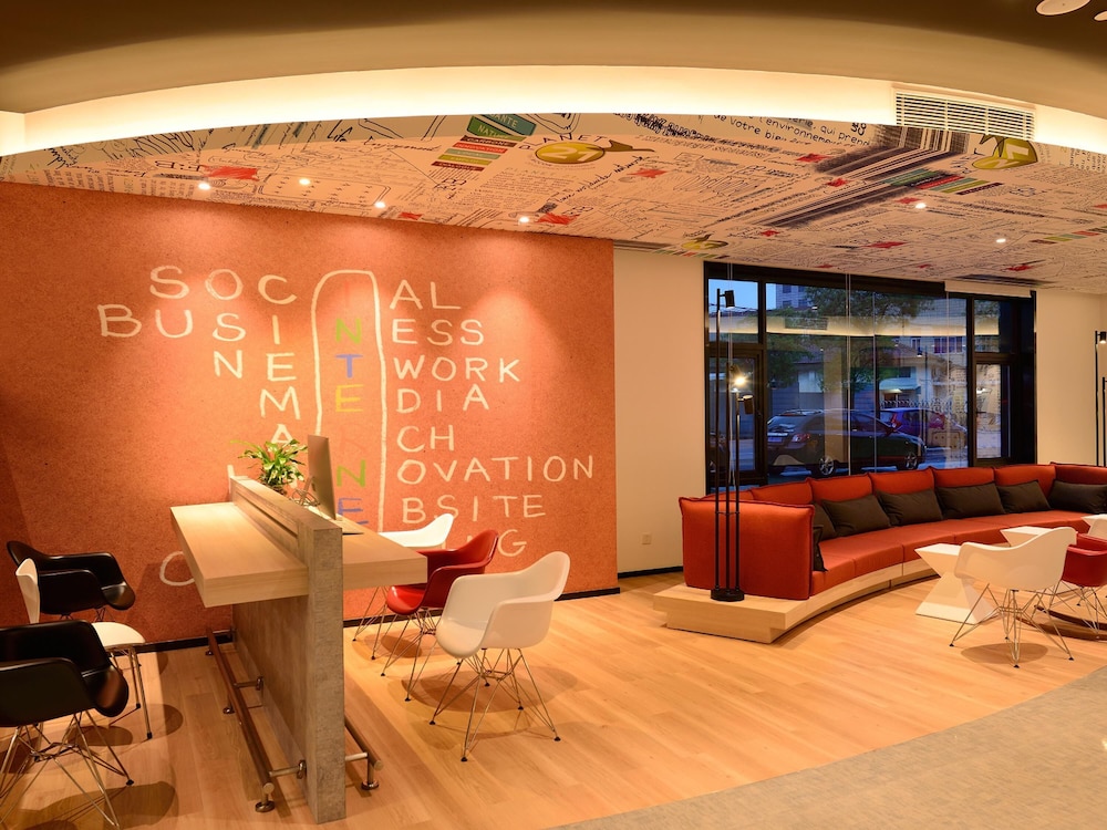 IBIS Shanghai New Hongqiao Hotel 49/68