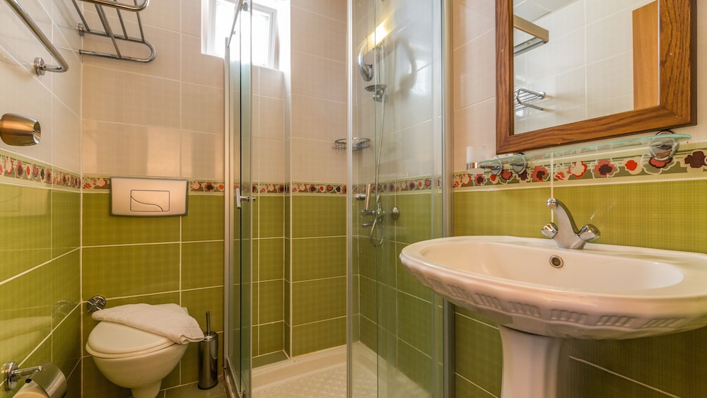 غرفة قياسية بسريرين منفصلين بغرفة نوم واحدة، Honeymoon Hotel 4/4