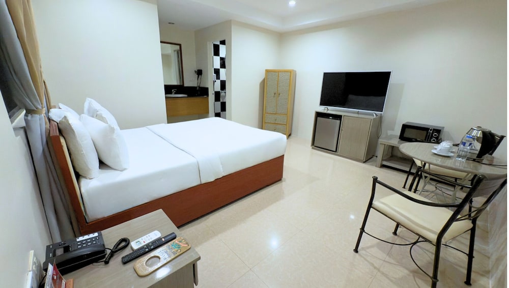 3 BEDROOMS, VILLA