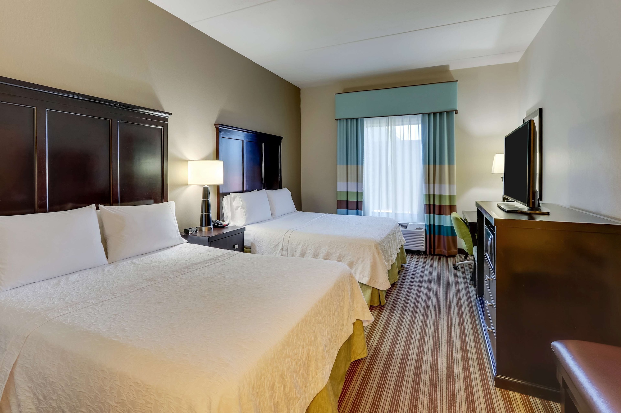 غرفة بسريرين كوين لذوي الإعاقة، Hampton Inn & Suites Swansboro Near Camp Lejeune, NC 3/4