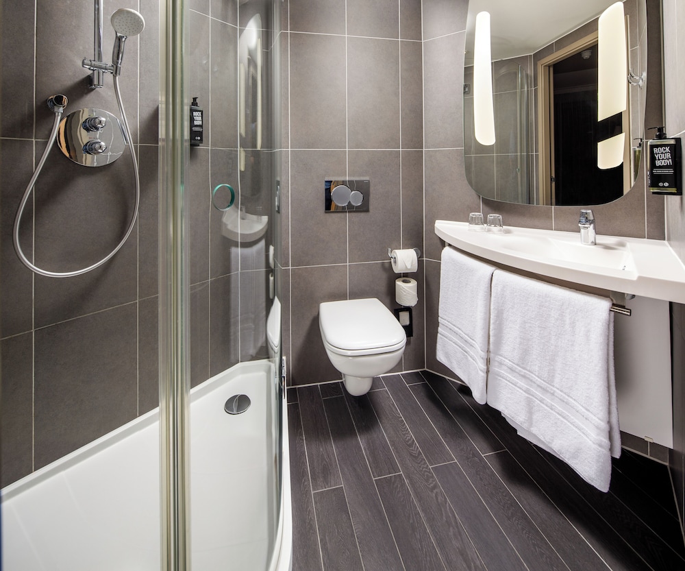 Ibis London Canning Town 65/66