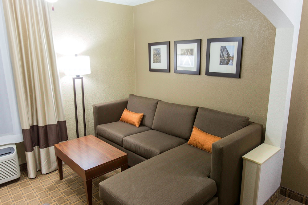 Comfort Inn & Suites Springfield I-44 25/38