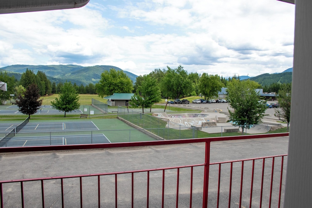 Super 8 by Wyndham Clearwater BC 37/61