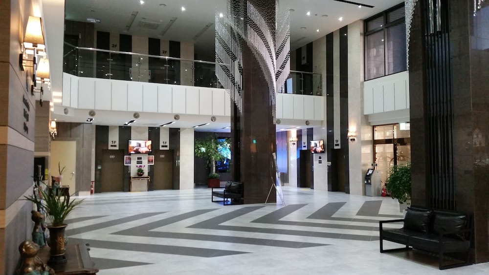Hyunjin Tourist Hotel 66/72