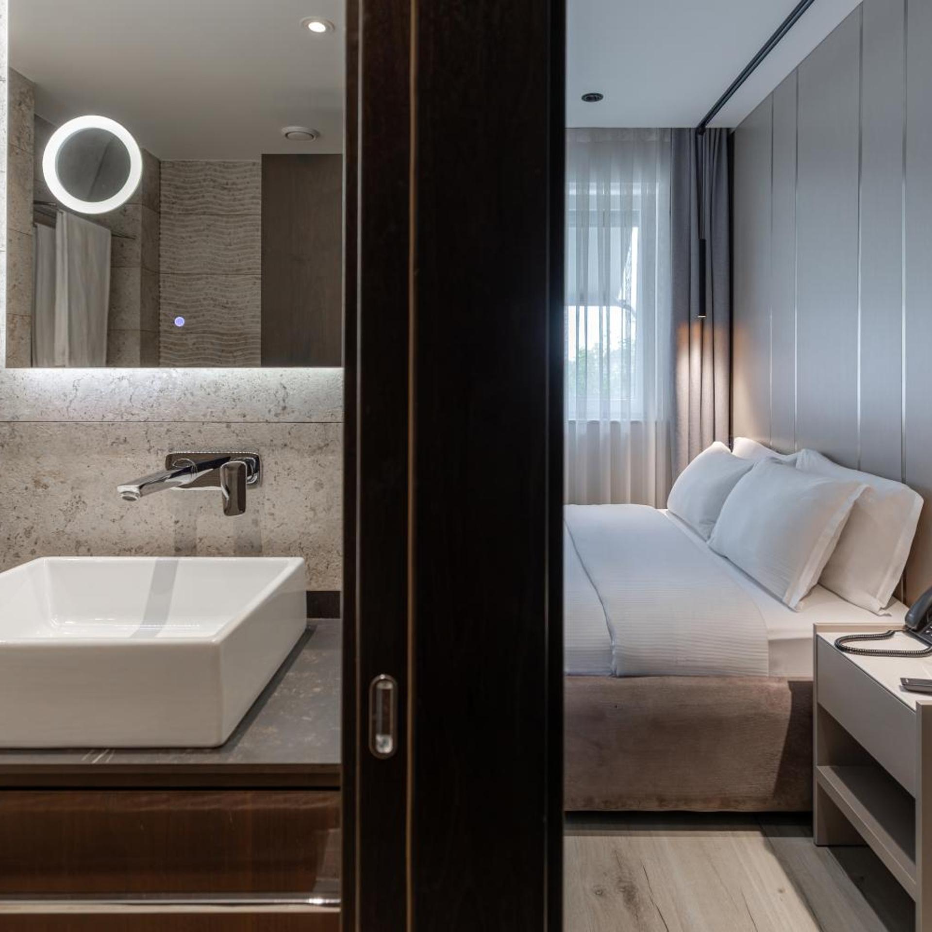 Emery Hotel Pristina 50/50