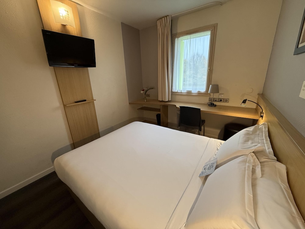 Standard, Double Bed, Kyriad Rennes Chantepie 9/10