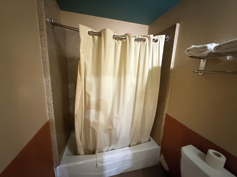 Rocky Inn Motel 43/44