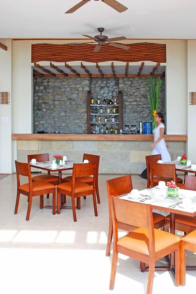Almont Beach Resort 24/35