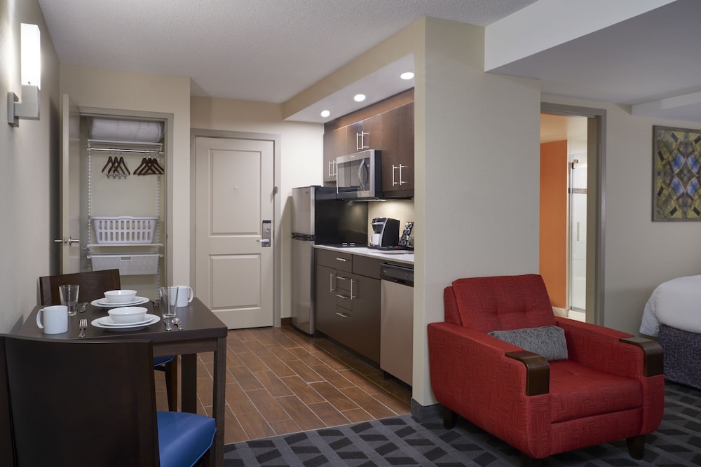 Towneplace Suites By Marriott Windsor 25/31