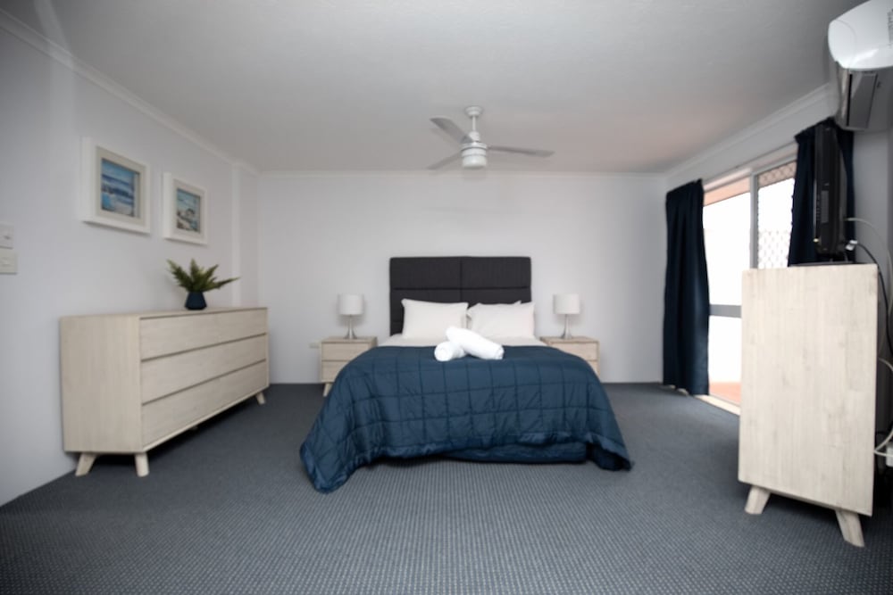 MARKHAM COURT 24/66
