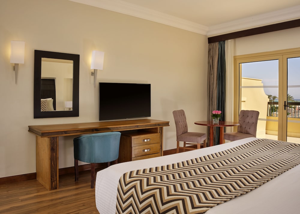 Coral Sea Holiday Resort And Aqua Park 25/77