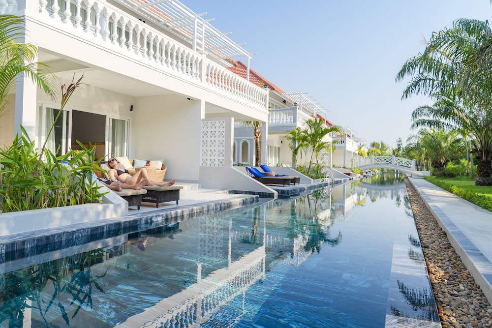 swimming pool spa