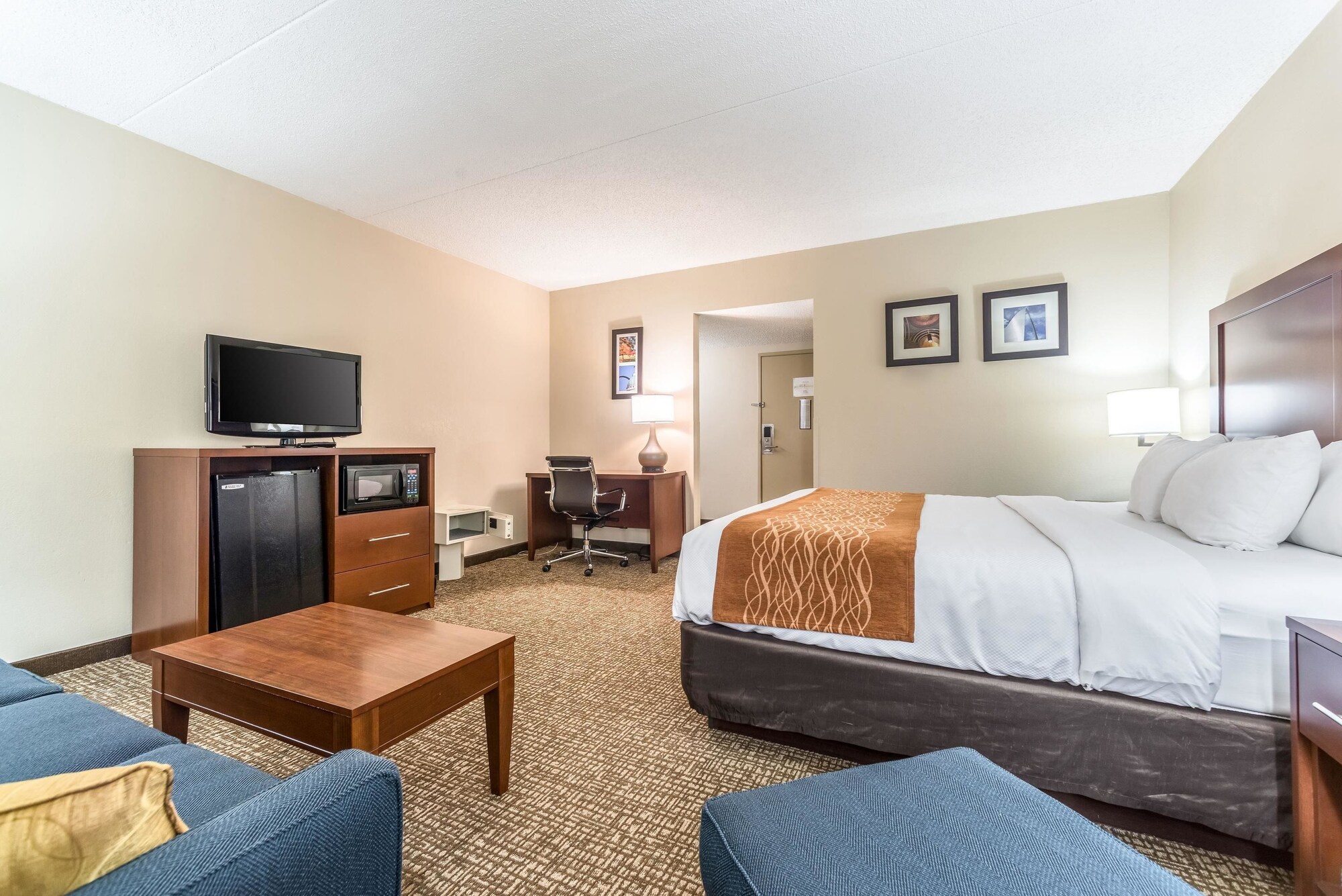 جناح بسرير كينج مع أريكة، Comfort Inn Festus-St. Louis South 3/8