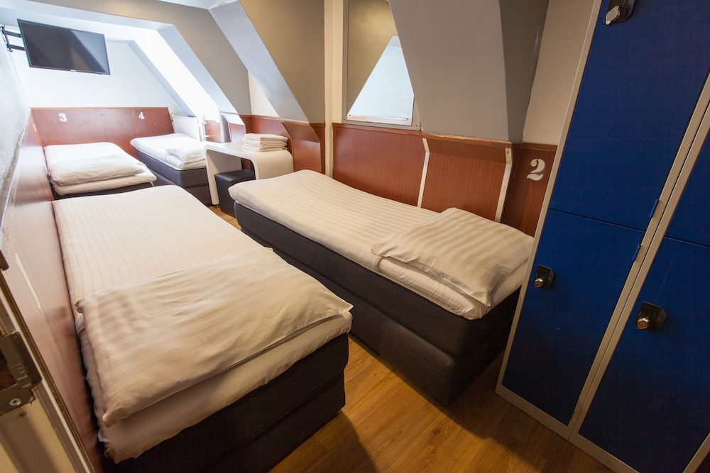 ROOM, QUADRUPLE, TWIN BEDS