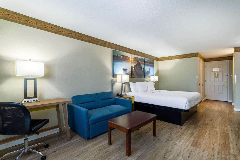 Days Inn by Wyndham Mountain Home 30/55