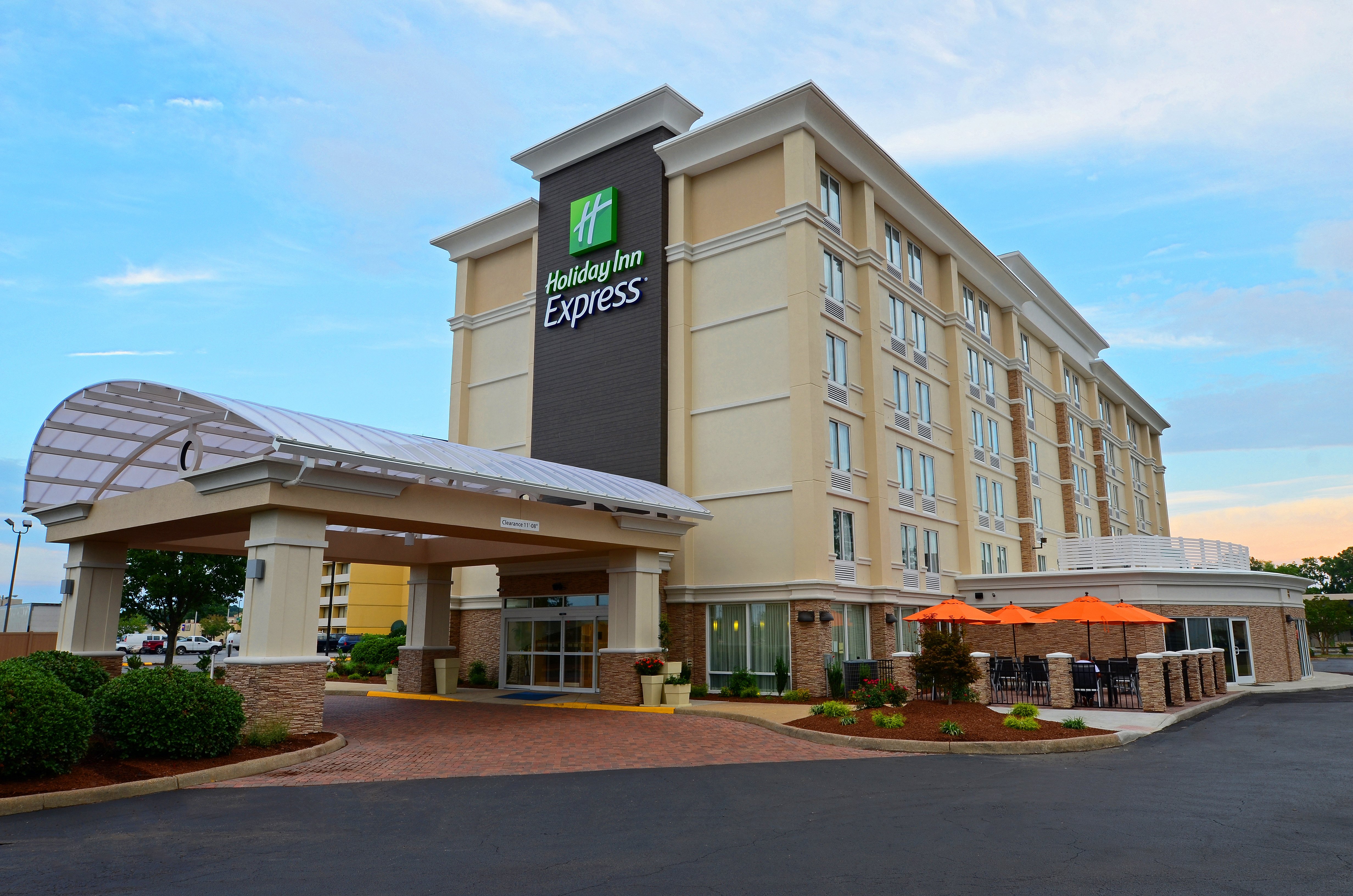 Holiday Inn Express Hampton Coliseum Central 4/80
